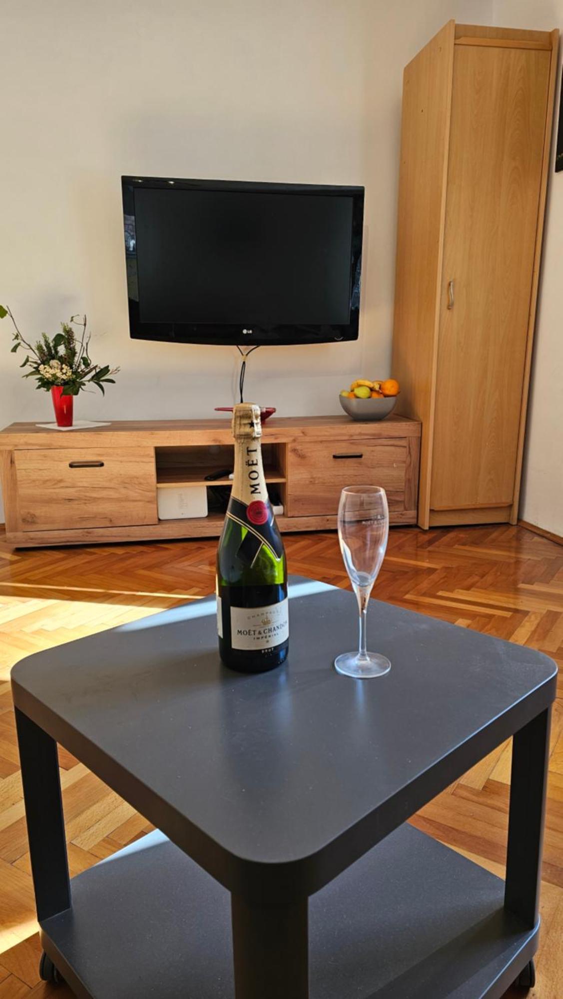 Apartment 22 أوميس المظهر الخارجي الصورة